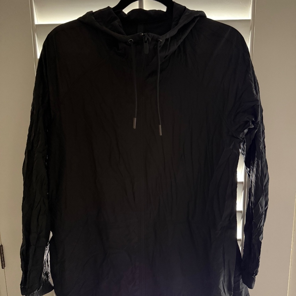 Lululemon Windbreaker that folds into a fanny pack in side pocket.  Size 10